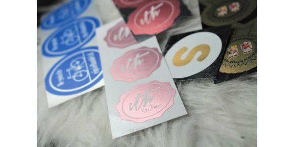 Aluminium stickers: de voordelen en toepassingen in een overzicht